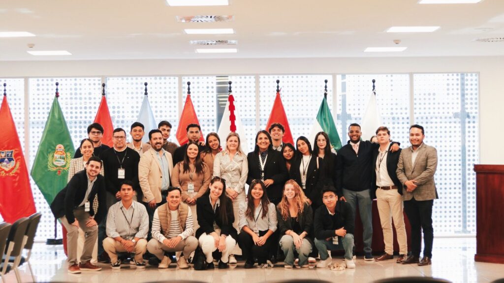 La Academia Liberal de América Latina continúa su programa en La Paz con una jornada de inmersión institucional y análisis constitucional La Academia Liberal de América Latina continúa su programa en La Paz con una jornada de inmersión institucional y análisis constitucional